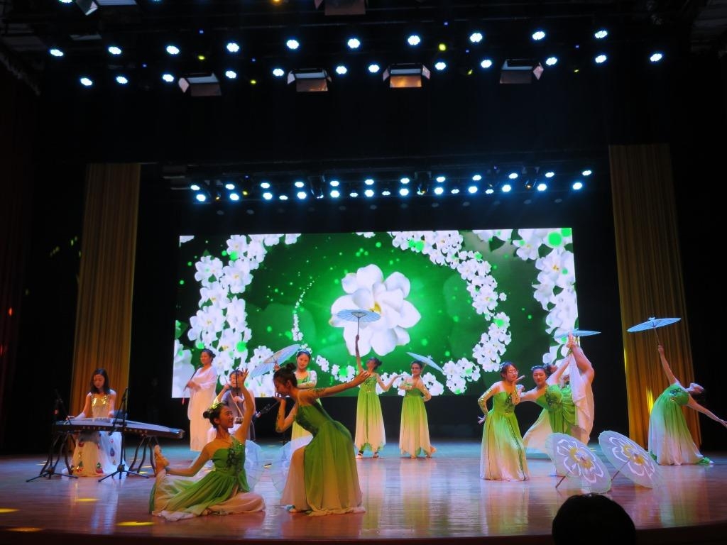 中国人学生による演舞